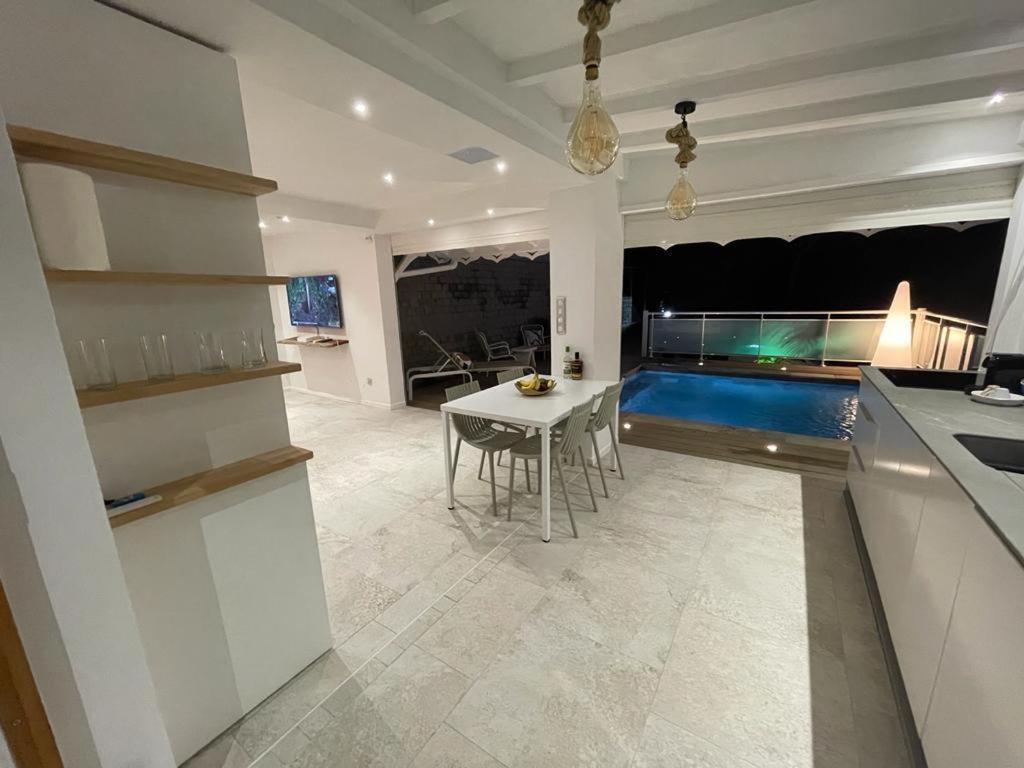 Les Appart Villa Sunbay Caraibes Avec Piscine Privative Vue Mer Et Montagne Le François Dış mekan fotoğraf